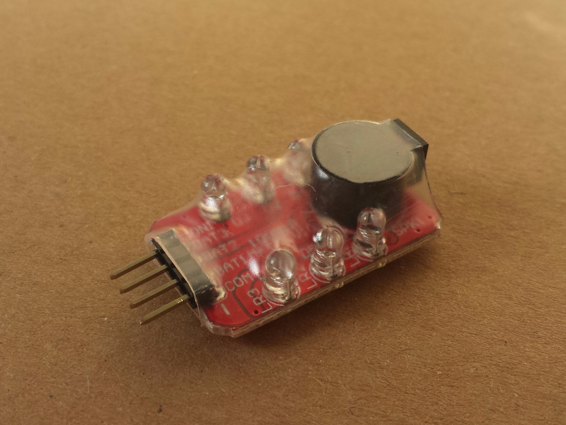 7.4v-11v Lipo riasztó: 850 FT